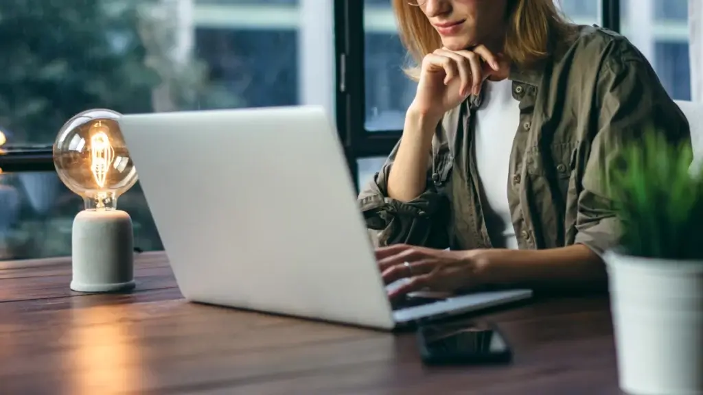 Woman working on laptop considering an IDIQ partnership